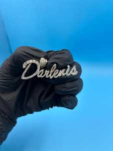 จี้เพชรโมอิสซาไนต์ VVS แบบกำหนดเองได้ ตัวอักษรชื่อ จี้เงินแท้ 925 สไตล์ฮิปฮอป เครื่องประดับผู้ชาย จี้ชื่อแบบ Iced Out สำหรับเป็นของขวัญ - Product Image 4