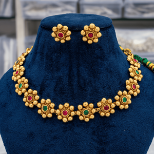 Parure de collier ras-du-cou et boucles d'oreilles clous en cuivre plaqué or antique avec rubis, motif floral, pour femme, style ethnique indien, idéal pour mariage - Product Image 1