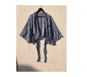 Blusa de Sari con Cinturón y Borlas, Hecha a Mano, de Seda, con Estampado Floral, Casual, para Mujer, con Mangas Campana y Cuello Camisero (Ecológica y Transpirable) - Product Image 2