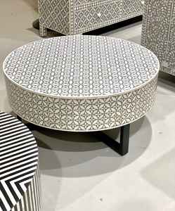 โต๊ะกาแฟทรงกลมสีขาวฝังกระดูกสัตว์ งานแฮนด์เมด ดีไซน์หรูหรา แบบดั้งเดิม สำหรับตกแต่งบ้าน เพื่อห้องนั่งเล่นสุดหรู - Product Image 1