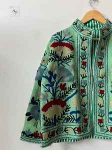 Veste d'hiver matelassée en velours brodée à la main Suzani pour femme, style ethnique folklorique bohème, col montant, cadeau pour elle - Product Image 5