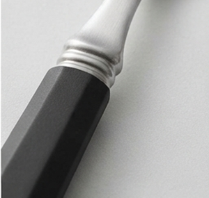 Ensemble de couverts minimalistes avec poignées noires, couteau, fourchette et cuillères en acier inoxydable, passe au lave-vaisselle, vaisselle moderne - Product Image 2