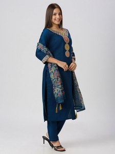 Ensemble Kurti, pantalon et dupatta en soie vaticana premium avec broderie élégante, travail de sequins et dupatta en chanderi imprimé numérique de qualité supérieure - Product Image 2