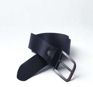 Cinturón de Cuero Negro con Acabado Mate, Hebilla con Marco Plateado, Estilo Casual para Jeans, Longitud Ajustable, Clásico, Unisex - Product Image 1