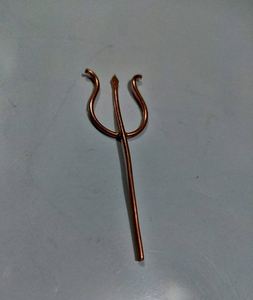 Trishul en Cuivre Fait Main, Symbole Religieux, Design Industriel, Finition Vieillie Antique pour Cérémonies de Diwali - Décoration Monobloc - Product Image 4