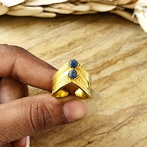 Bague en laiton ethnique Lapis Lazuli au look premium, plaquée or 18 carats, motif tribal Chevron, bijoux statement pour femmes, vente en gros/OEM/ODM - Product Image 3