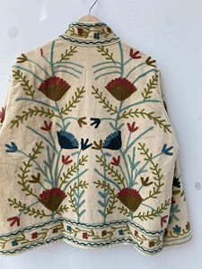 Veste Suzani en velours beige brodée à la main avec des motifs floraux, col montant, manches longues, style bohème, chic prairie, manteau de printemps pour femmes - Product Image 3