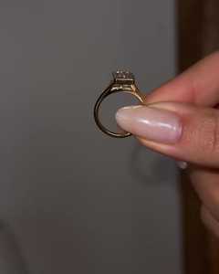 Bague de Fiançailles Solitaire en Or Massif 14k 18k avec Diamant de Laboratoire Taille Émeraude, Double Sceau, Sertie Clos, pour Demande en Mariage et Mariage - Product Image 2