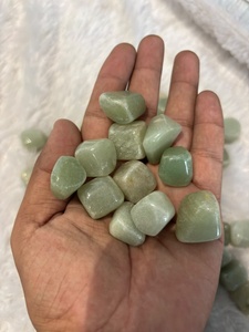 Pierre d'aventurine verte polie, roulée, aux couleurs apaisantes et profondes, surface lisse et arrondie, texture raffinée pour collections de cristaux - Product Image 2