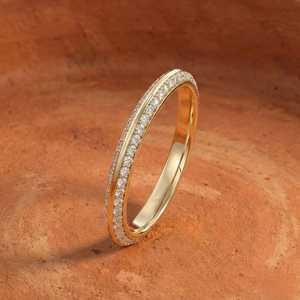 Bague de mariage minimaliste personnalisée en or massif 18 carats pour femme, sertie de diamants de laboratoire taille ronde, collection Wishes Jewelry - Product Image 1