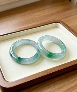 กำไลข้อมือเรซิ่นพรีเมียมงานแฮนด์เมด ดีไซน์ศิลปะสีสันสดใส เครื่องประดับผู้หญิงสุดหรู - Product Image 3
