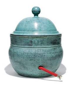 Pot de rangement pour tuyau d'arrosage en bronze doré antique avec couvercle et détails floraux, organiseur extérieur - Product Image 5