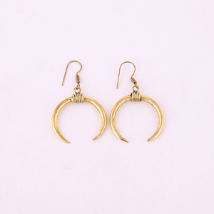 Pendientes Pequeños de Aro Huggie de Latón con Luna Creciente Chapados en Oro para Mujer, de Lujo - Product Image 1