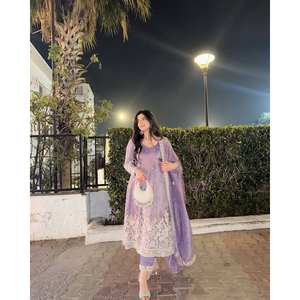 Designer XL Gown-Bottom et Dupatta Set avec broderie de fil - Product Image 3