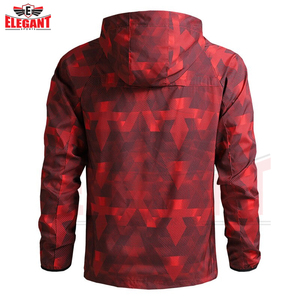 Veste coupe-vent ou imperméable personnalisée noire et rouge pour l'hiver avec capuche, idéale pour la saison froide - Product Image 2
