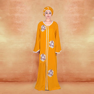 Kaftan en rayonne de qualité supérieure avec broderies florales complexes, détails en dentelle délicate sur le devant, coupe fluide, robe de tous les jours pour l'Aïd et le Ramadan - Product Image 1