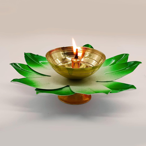 Lampe à huile en laiton Lotus Diya peinte à la main, verte et dorée, pour Pooja, Mandir, Diwali, Aarti, festival, temple domestique, décorative, Deepak spirituel - Product Image 3