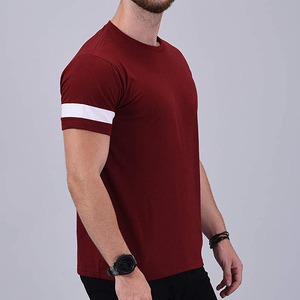เสื้อยืดแขนสั้นผู้ชายสีแดงเลือดหมู คอกลม ผ้าถัก สไตล์ลำลอง สีพื้น แต่งขอบตัดสี - Product Image 4