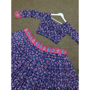 Hermoso Conjunto de Lehenga Choli y Koti de Algodón Azul para Fiesta con Diseño Pintado a Mano, Talla M - Product Image 5