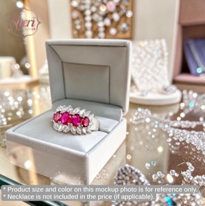 แหวนเพชรพลอยรูปไข่สีแดงประกายระยิบระยับจาก [Sheri Jewels] ตัวเรือนทองคำขาวแท้ 18K ประดับด้วยพลอยรูปไข่ธรรมชาติและเพชรทรงกลมเจียระไนแบบเหลี่ยม สำหรับผู้หญิง - Product Image 3