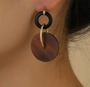 Boucles d'oreilles pendantes artistiques en bois, légères, style bohème, pour usage quotidien et décontracté, bijoux festifs faits à la main pour femmes - Product Image 2