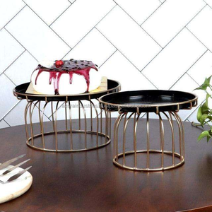 Soporte para Tartas de metal moderno y elegante con superficie lisa y diseño duradero, perfecto para la cocina casera de Azora Industries - Product Image 5
