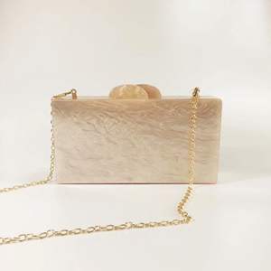 Pochette élégante en résine de luxe pour femmes, idéale pour les fêtes, la vaisselle et la décoration de table - Product Image 4