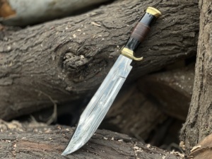 Couteau Bowie artisanal avec lame en acier inoxydable et manche en bois, étui en cuir de qualité supérieure, idéal pour le camping, les cadeaux et les équipements de plein air - Product Image 3