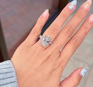 Bague de fiançailles en argent 925 avec moissanite ovale 2,5 carats, bague solitaire classique pavée, bague de mariage pour femme, bijoux fins - Product Image 6