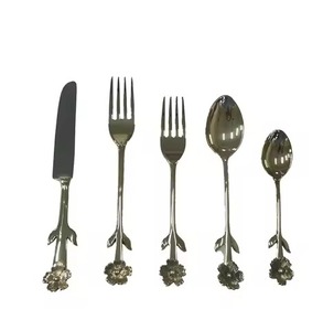 Ensemble de couverts de luxe pour l'hôtellerie, collection de cuillères, fourchettes et couteaux en métal pour les lieux de restauration haut de gamme - Product Image 3