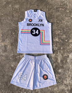 Ensemble de maillot de basket Rexfit 34 blanc, imprimé par sublimation, débardeur à col en V et short, tenue de sport unisexe toutes saisons en tissu mesh - Product Image 1