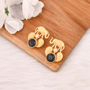 Boucles d'oreilles pendantes en onyx noir naturel et perle, plaquées or, en laiton, bijoux faits à la main pour femmes - Product Image 4