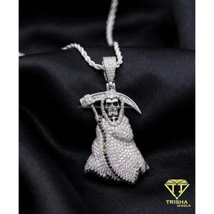 Colgante de plata de ley 925 con figura de personaje personalizada, diamantes de moissanita, negro y blanco, estilo Iced Out. - Product Image 3