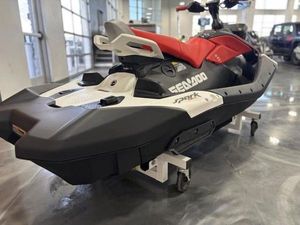 LIVRAISON GRATUITE NOUVEAU 2025 Sea Doo Spark Trixx 3UP IBR avec système audio Jet Ski + Remorque Gratuite - Product Image 4