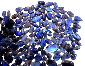 Pierre précieuse en vrac de Labradorite naturelle de qualité supérieure Multi forme et taille Cabochon de Labradorite pierre précieuse en vrac pour la fabrication de bijoux - Product Image 1