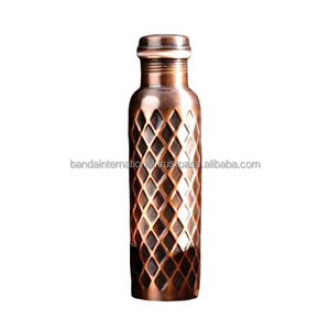 Bouteille en cuivre pur martelé avec finition polie, fabriquée à la main en Inde, bouteille en cuivre pour les bienfaits santé, bouteille d'eau en métal - Product Image 2