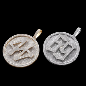 Colgante de disco con nombre 3D giratorio de 80 mm de moissanita y plata, personalizado con letras estilo 'Iced Out', amuleto hip hop con acabado en oro rosa, joyería - Product Image 1