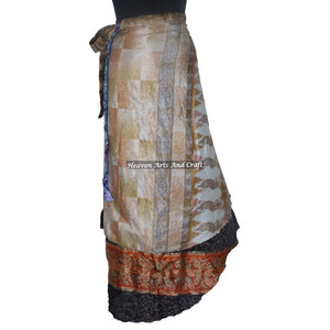 Falda Sari Vintage Reversible de Dos Capas, Falda Mágica de Seda India Vintage, Hecha a Mano en India, de Dos Capas, Reciclada - Product Image 5