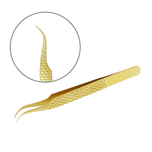 Pince à cils courbée de forme spécifique, principalement conçue pour le volume, en acier inoxydable japonais, finition or plasma, emballage personnalisé, logo personnalisé. - Product Image 2