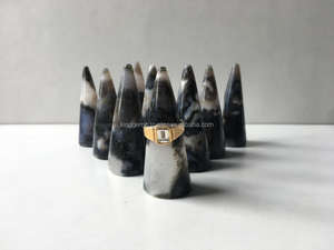 Porte-bague en agate mousse naturelle |   Support de bague en cristal en forme de cône |   Présentoir à bijoux en pierres précieuses - Product Image 5