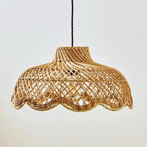 Pantalla de Lámpara Colgante de Ratán de Diseño Único, Tejida a Mano, para una Iluminación Cálida y Acogedora en el Hogar - Product Image 1