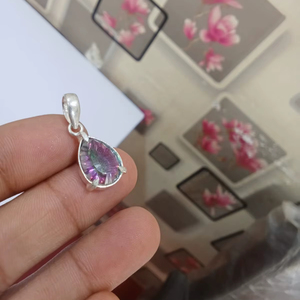 Joyería plateada de moda, colgante de topacio místico, buen precio, colgante y collar elegantes para mujer, joyería con piedras preciosas hecha a mano. - Product Image 1