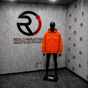 Herren-Kapuzenpullover in Orange mit Reißverschluss, Puff-Print und Eigenstil-Schriftzug, Lässiger Herbst-Streetwear, Locker Geschnitten, Casual Hoodie im Angebot - Product Image 3