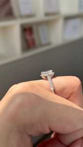 Anillos de compromiso de oro macizo de 14k al por mayor con diamantes cultivados en laboratorio de corte esmeralda, pavé, halo y solitario, elegantes y minimalistas. - Product Image 3