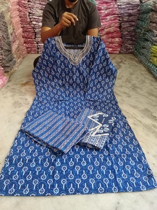 Conjunto de 3 Piezas para Mujer, Kurti, Pantalón y Dupatta, Largo hasta la Rodilla, de Algodón Puro con Estampado Floral |   Cuello en V |   Tallas Grandes (M-10XL) |   Transpirable - Product Image 3