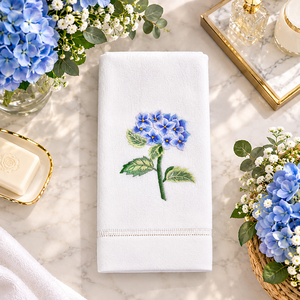 Serviettes de toilette en coton blanc brodées d'hortensias bleus, ensemble de serviettes de luxe à ourlet fin pour la décoration de la salle de bain et comme accent cadeau - Product Image 1