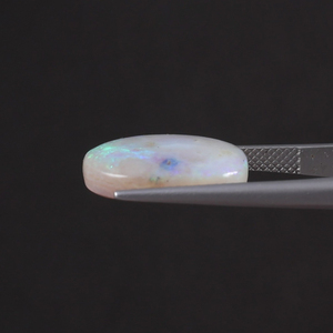 Opale naturelle blanche en vrac, 8,97 carats, taille coussin 17,5x14,5mm, certifiée IGI, taillée et polie à la main, cirée/huilée, légère - Product Image 2