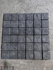 Adoquines de Piedra Arenisca Negra Natural Modernos con Superficie Cincelada de Piedra Natural, Tamaño Personalizado para Uso Exterior - Product Image 1
