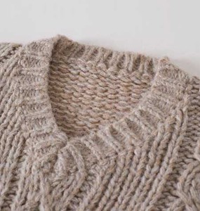 Pull-over en tricot pour femme, col en V, boutonné, respirant, coupe ample, tons neutres, qualité supérieure, style européen - Product Image 3