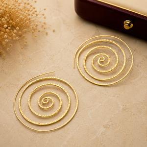 Boucles d'oreilles créoles spirales plaquées or pour femmes, style bohème, bijoux fantaisie en alliage - Product Image 1